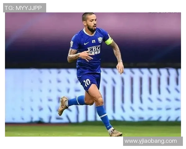 蓝色球星闪耀赛场 荣耀与挑战并肩同行的足球传奇